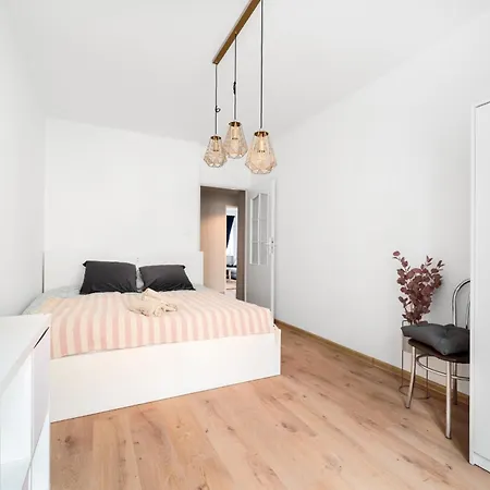 Apartamento Kosciuszki Square Retreat, Fiesta !